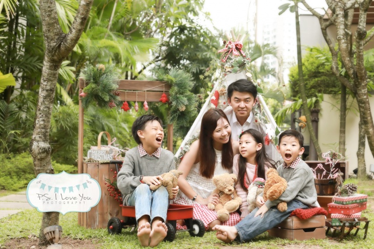 Christmas Family Photoshoot Christmas Family Photoshoot